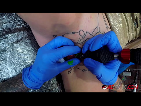 ❤️ An hottie thar a bheith tattooed Sully Savage fuair tattoo ar a clitoris ️ Super sex ag ga.sexeey.ru